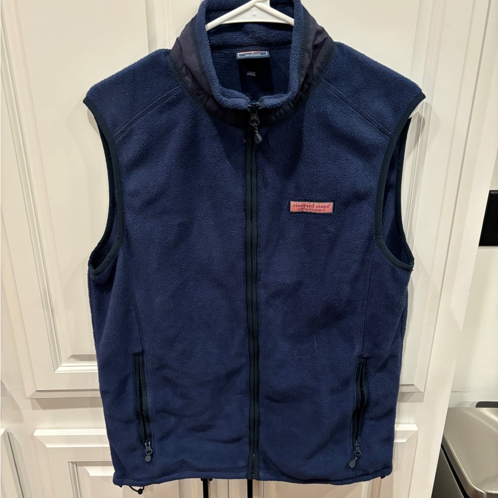 Vineyard Vines navy blue vest, small!